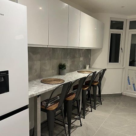 Beautiful Rooms Only Few Steps Away From Bruce Grove Tottenham Stadium London Bagian luar foto