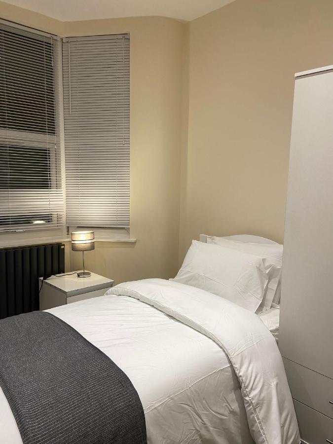 Beautiful Rooms Only Few Steps Away From Bruce Grove Tottenham Stadium London Bagian luar foto