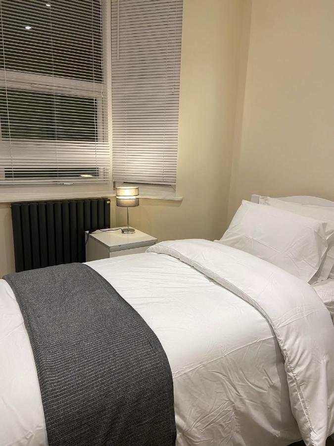 Beautiful Rooms Only Few Steps Away From Bruce Grove Tottenham Stadium London Bagian luar foto